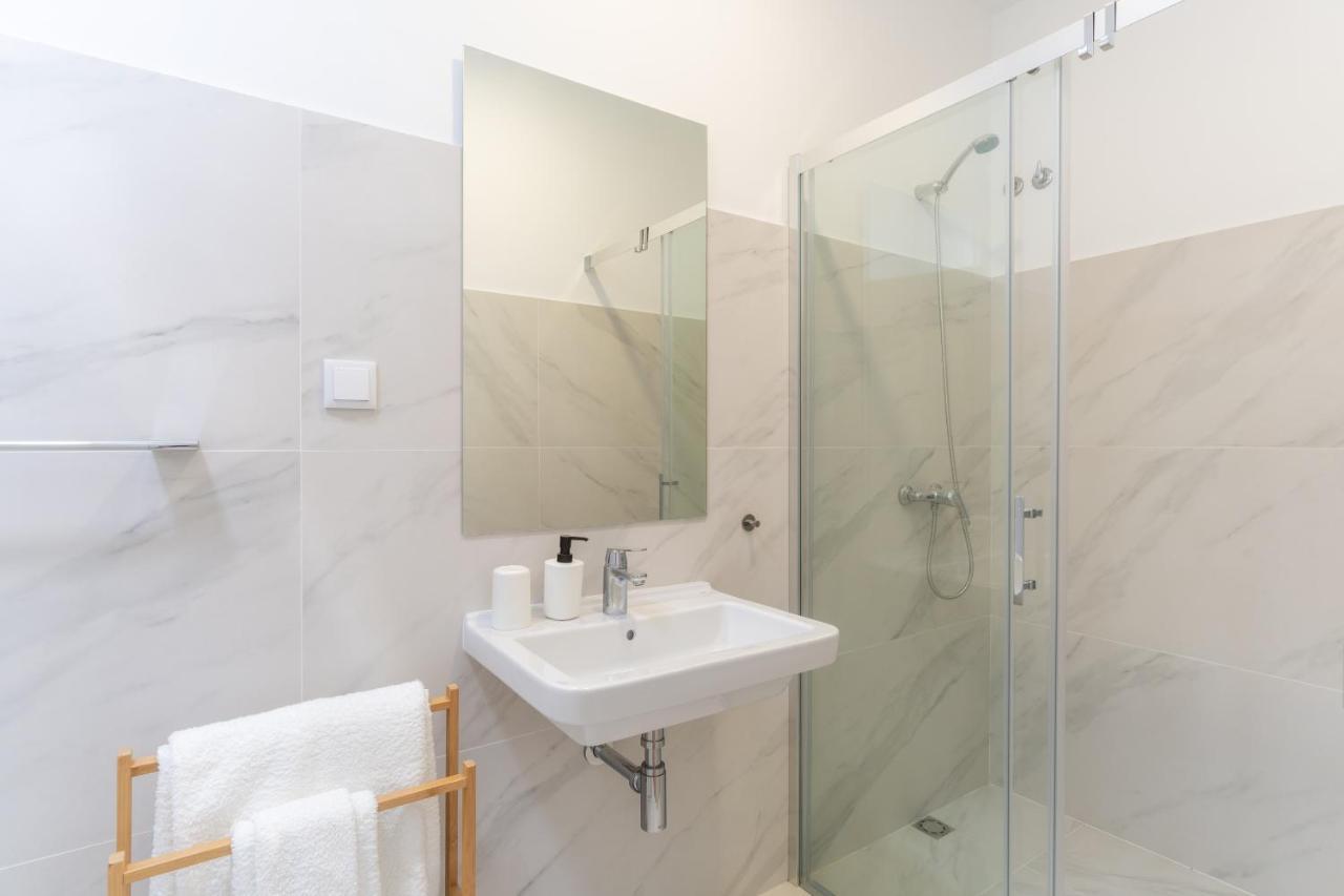 Casa Amarela Apartments - By Casas Na Ilha Camara de Lobos Ngoại thất bức ảnh
